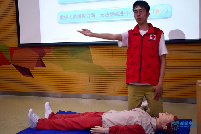 校红十字会赴南京大学医学院开展应急救护普及性培训(2)2.jpg 校红十字会赴南京大学医学院开展应急救护普及性培训(2)2.jpg