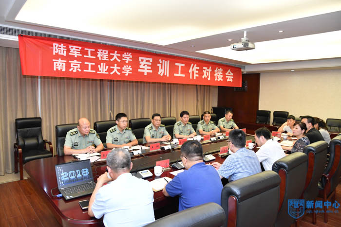 XCB_6765-4.jpg XCB_6765-4.jpg